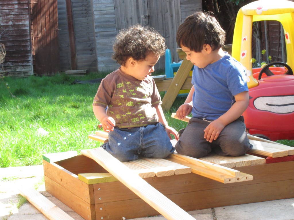 Loose parts and open-ended kids play